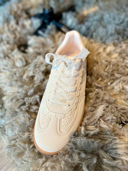 Lace ties