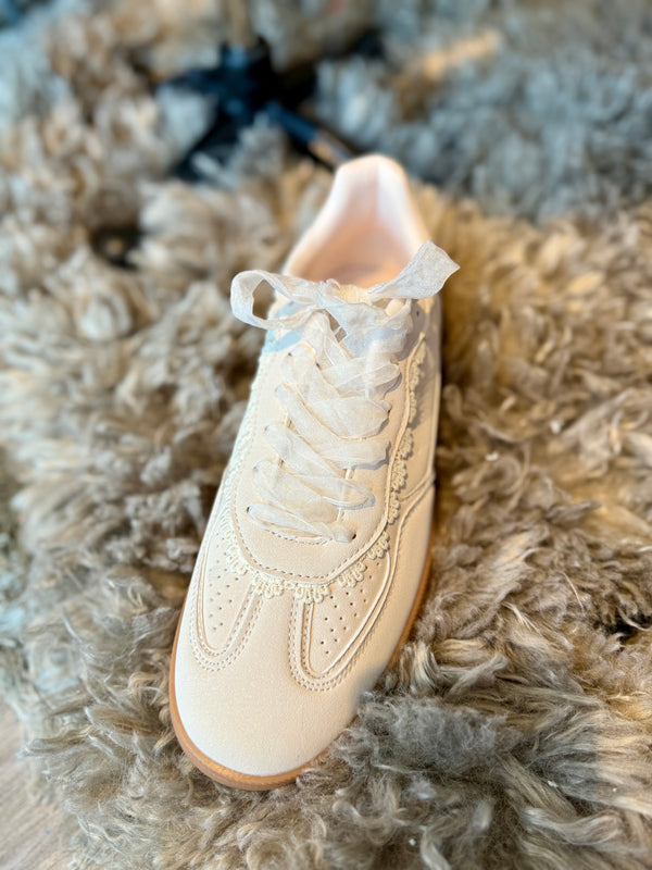 Lace ties